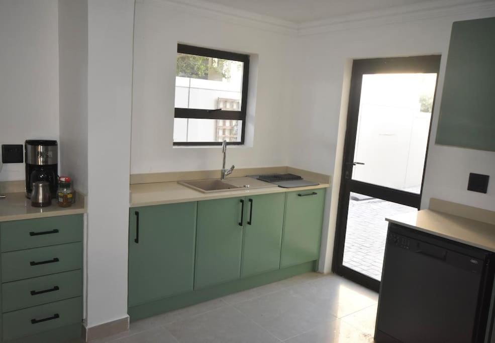 3 Bed 4 Bath Detached House, Pool, Inverter Holiday home
