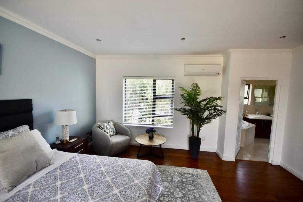 Holiday home 3 Bed 4 Bath Detached House, Pool, Inverter *