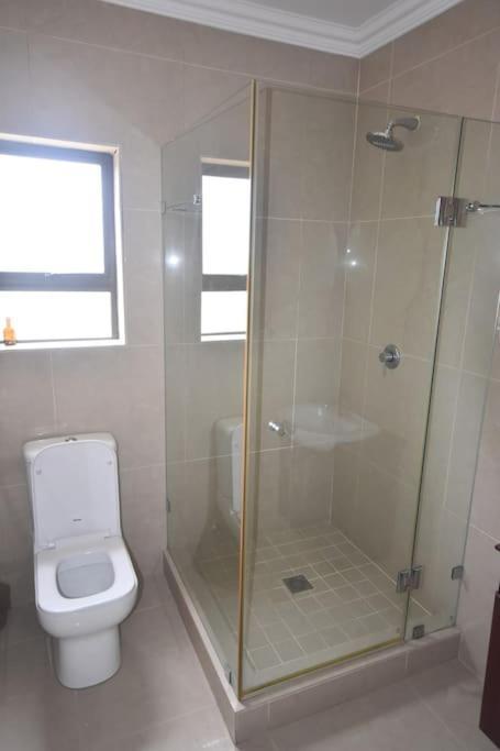 3 Bed 4 Bath Detached House, Pool, Inverter Holiday home Cape Town