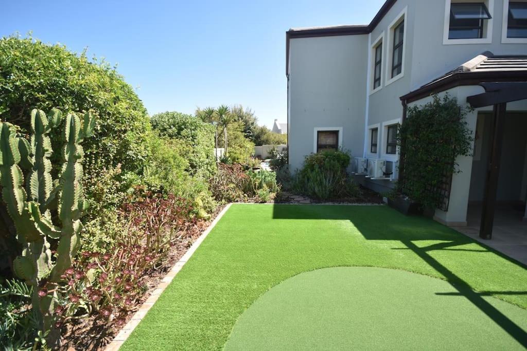 3 Bed 4 Bath Detached House, Pool, Inverter Holiday home *