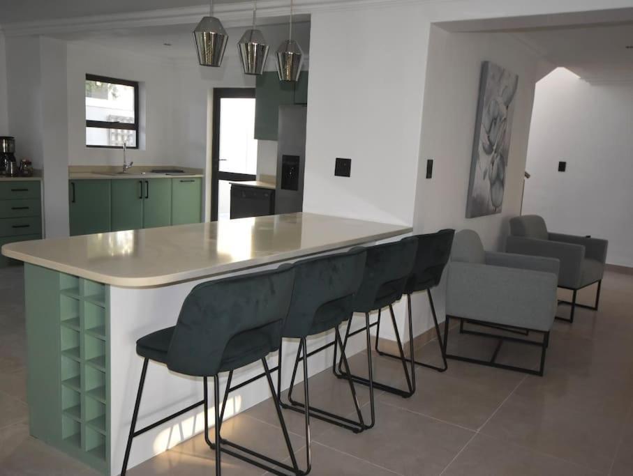 Holiday home 3 Bed 4 Bath Detached House, Pool, Inverter *